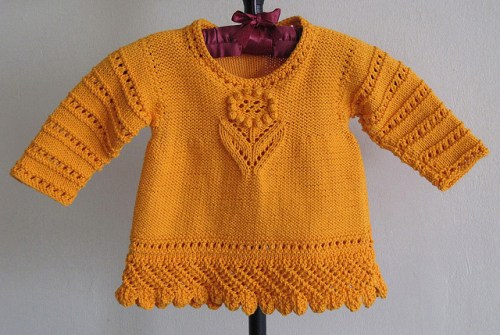 pull giallo con fiore2523535400_ee22943dd9_z