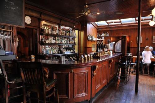 hollybush_buxton_148184c