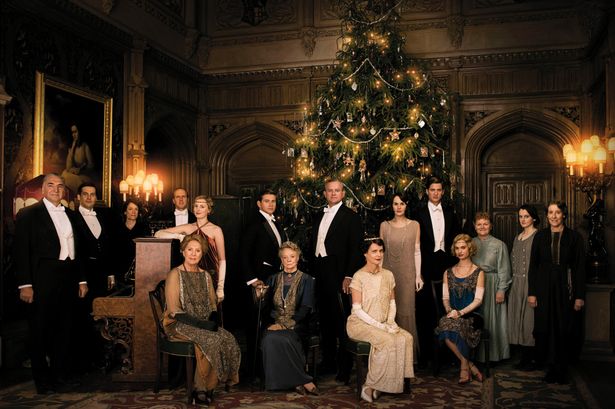 The-cast-of-Downton-Abbey-celebrate-Christmas-2014