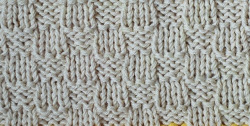 Baby_Blanket_beige_line_pattern_2